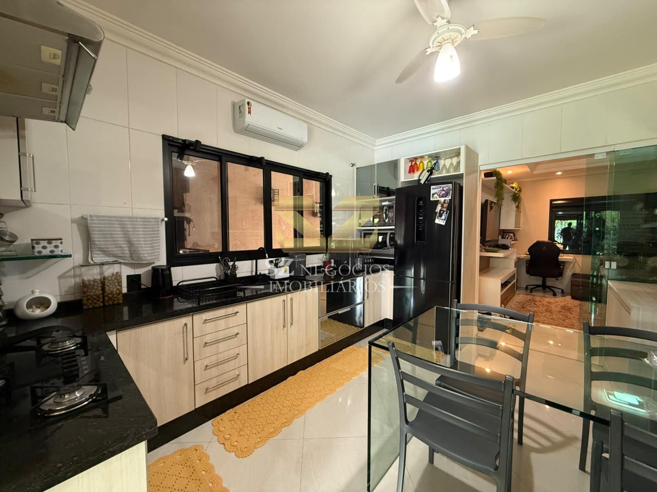 CASA MOBILIADA À VENDA COM 01 SUÍTE  E PISCINA CONJUNTO LIBRA, FOZ