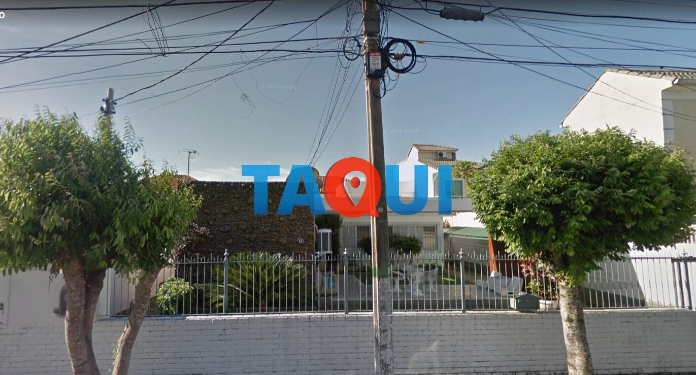 Casa duplex, com 3 quartos e uma acochegante edícula à venda no bairro Portinho, CABO FRIO - RJ