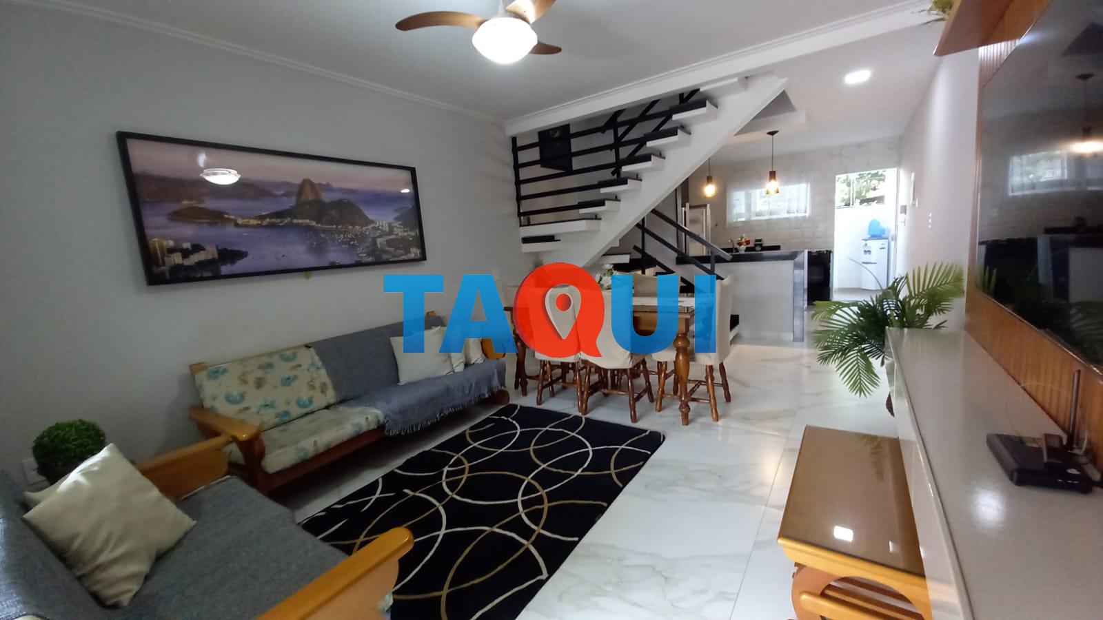 Casa triplex à venda, mobiliada, próximo à praia, Peró, CABO FRIO - RJ