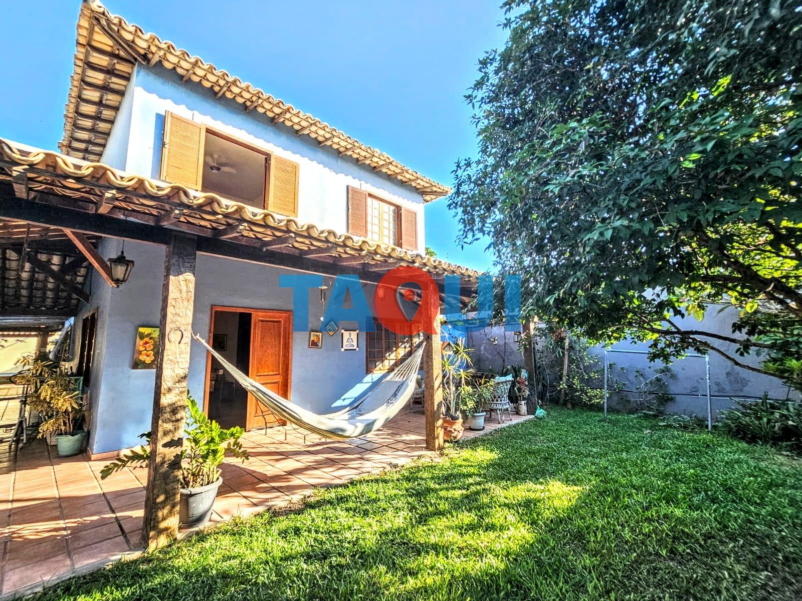 Casa duplex à venda com lazer na área externa, Portinho, CABO FRIO - RJ