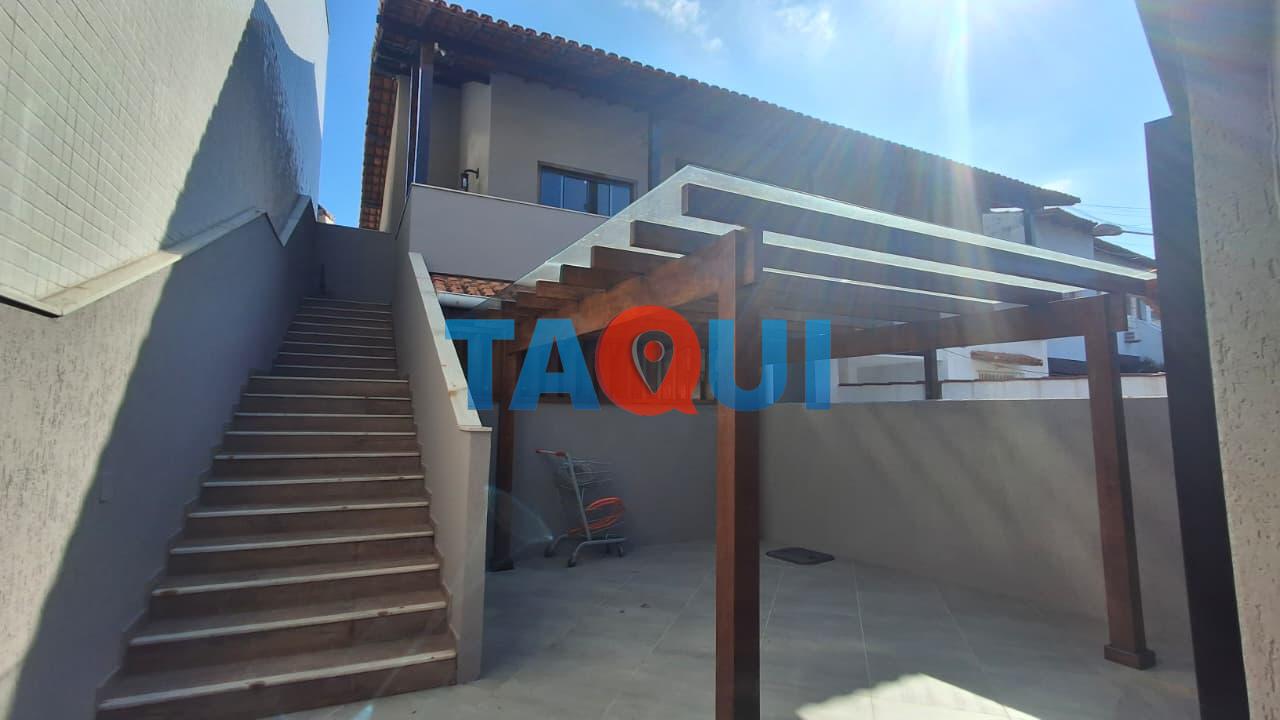 CASA À VENDA NO BAIRRO VILA NOVA EM CABO FRIO-RJ