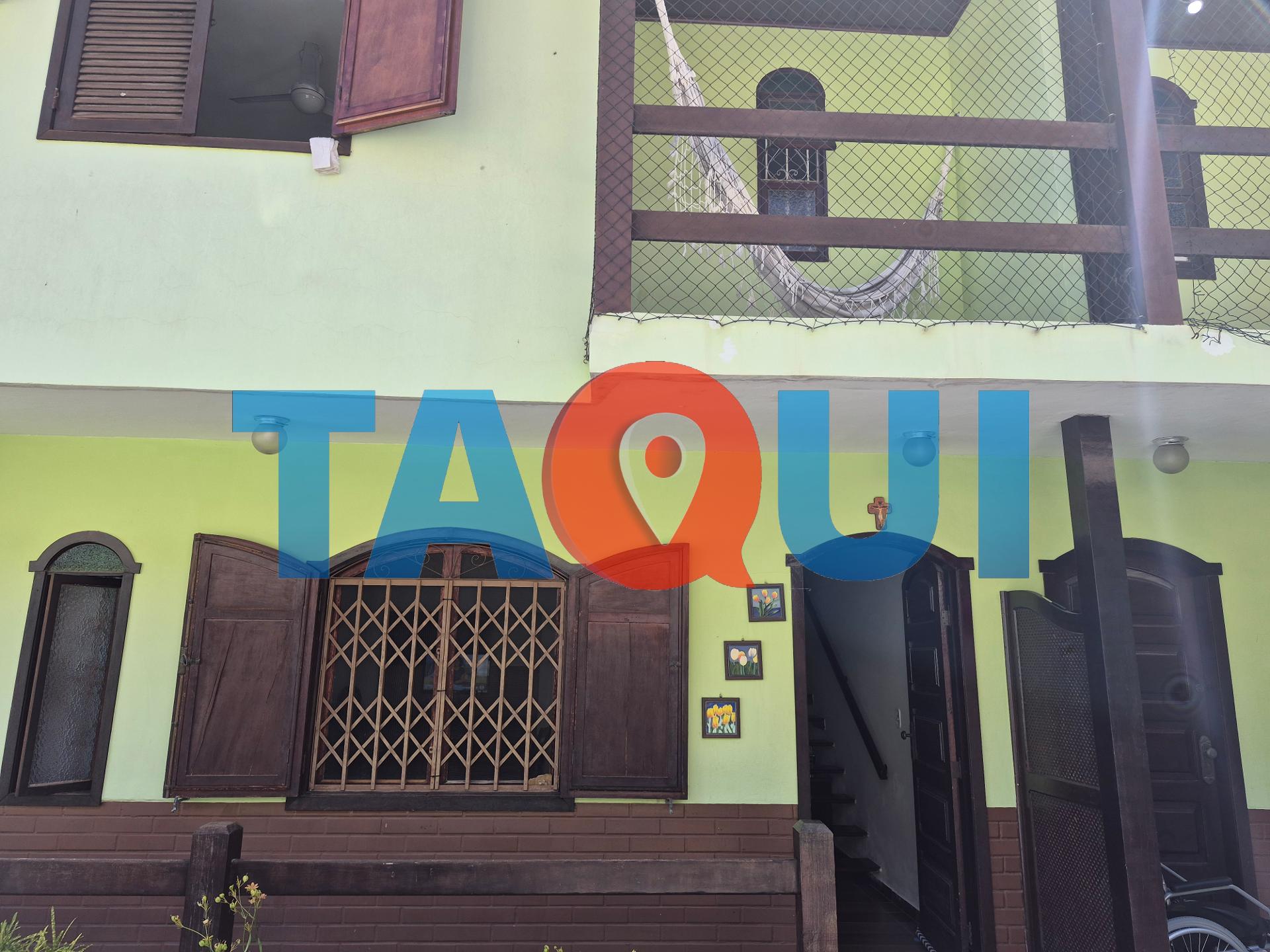 Casa duplex com 2 quartos, condomínio fechado bairro Passagem, Cabo Frio - RJ