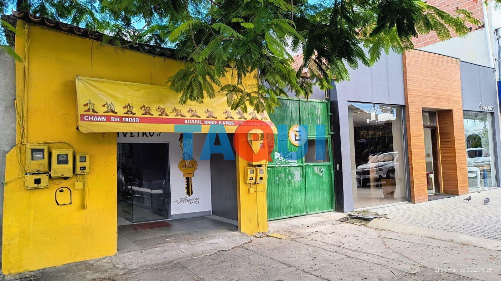 Terreno à venda com 584m  sendo que há 2 loja, 3 casas e uma oficina, São Cristóvão CABO FRIO - RJ