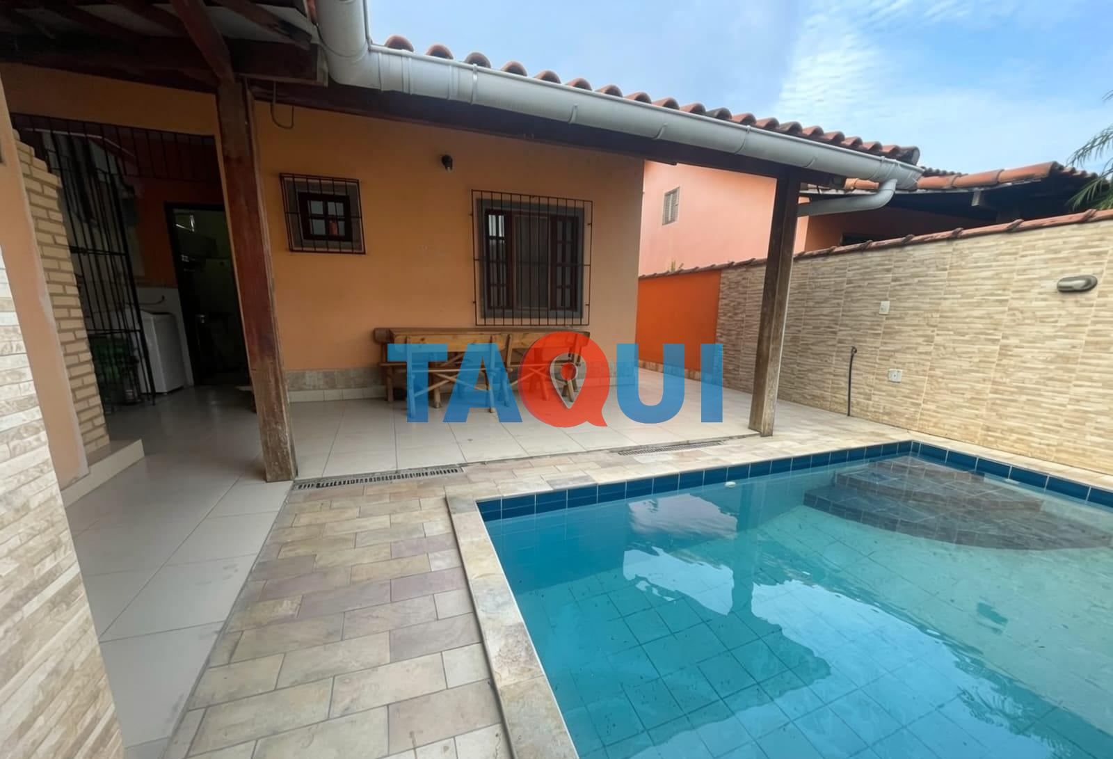 Casa à venda com piscina, 2 quartos, Fazendinha, ARARUAMA - RJ