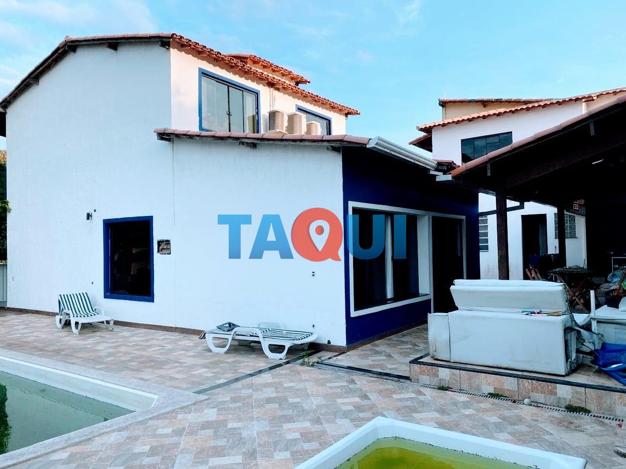 CASA DUPLEX À VENDA COM 5 QUARTOS EM CONDOMÍNIO PRÓXIMO A PRAIA DO PERÓ CABO FRIO - RJ
