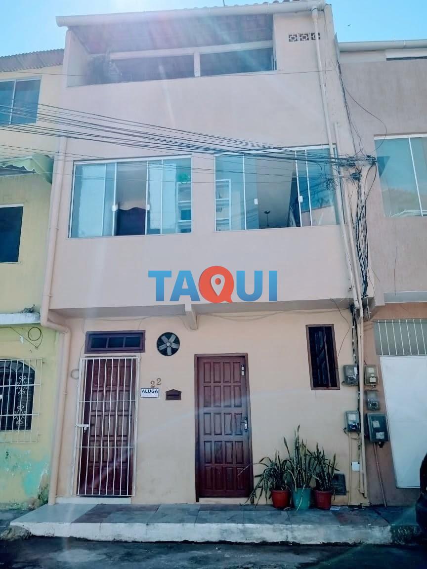Casa triplex independente à venda com 3 quartos, Jardim Olinda, CABO FRIO - RJ