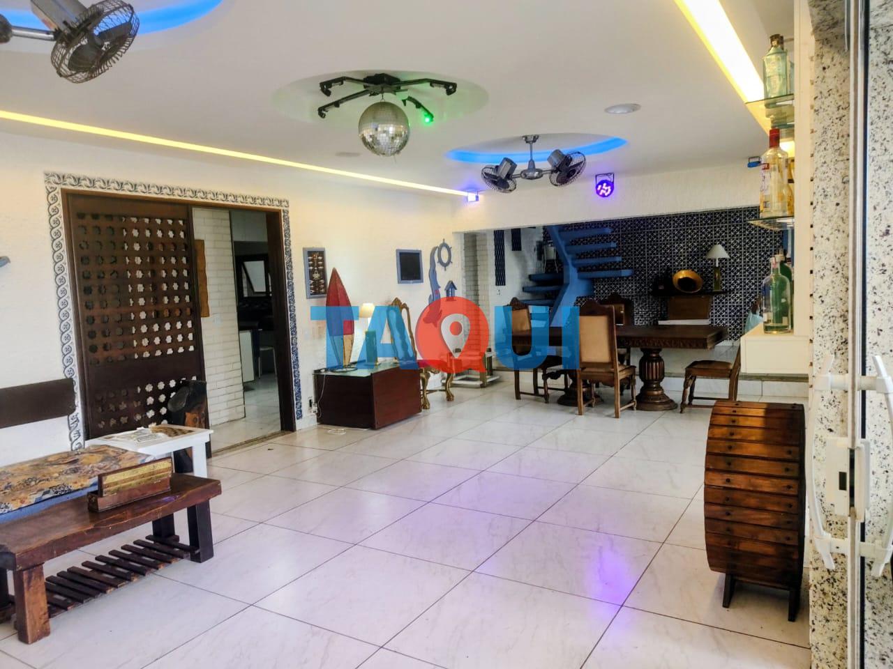Casa à venda com 4 quartos, sendo 1 suíte master, Ogiva CABO FRIO - RJ