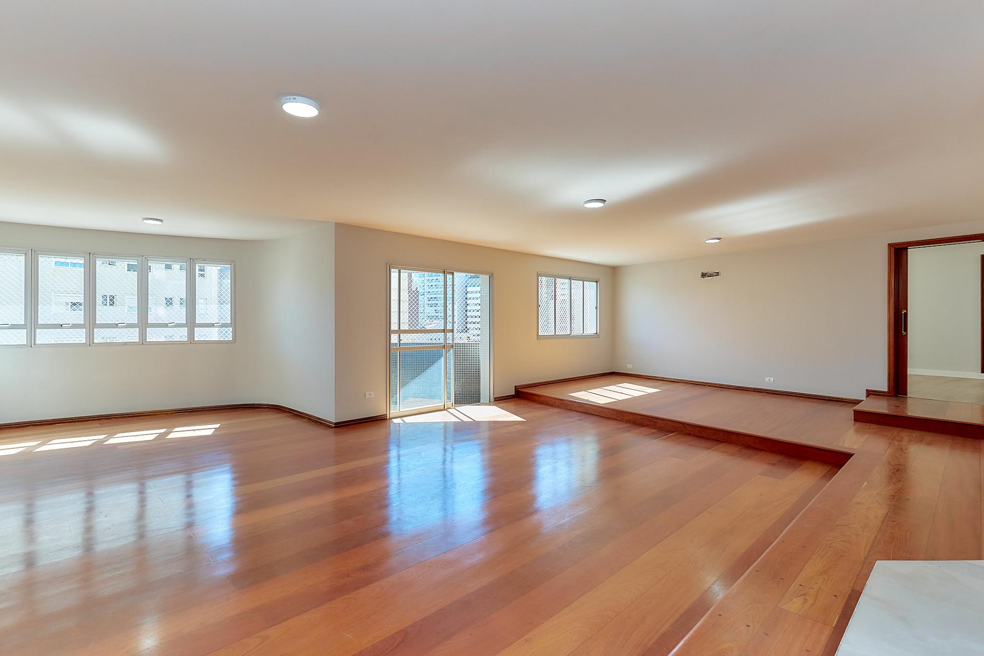 Apartamento reformado com 4 dormitórios à venda, 266,80 m2, BA...