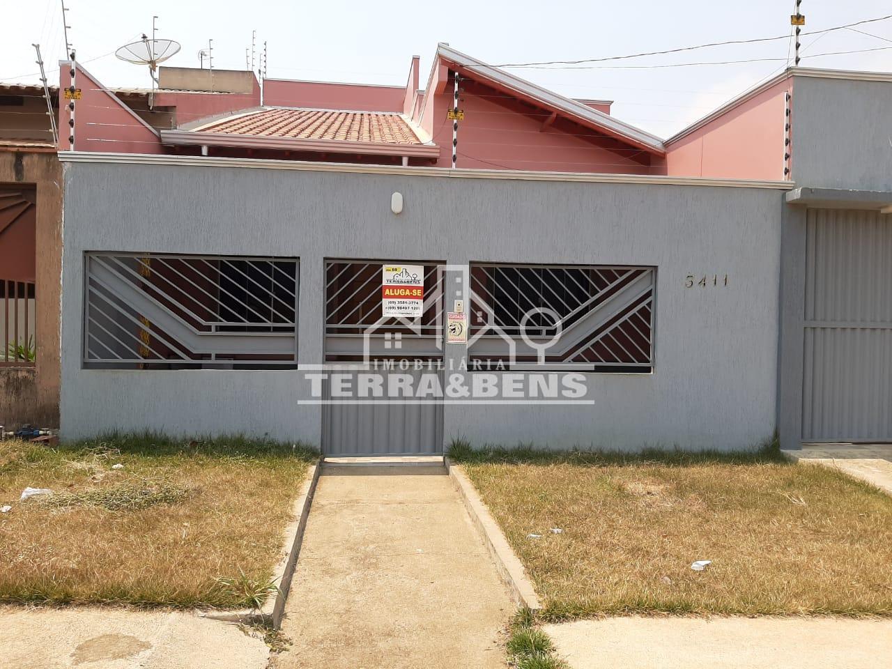 VENDE-SE CASA com 2 SUITES, 1 QUARTO,  1 WC SOCIAL, SALA, COZINHA ,  FINANCIA