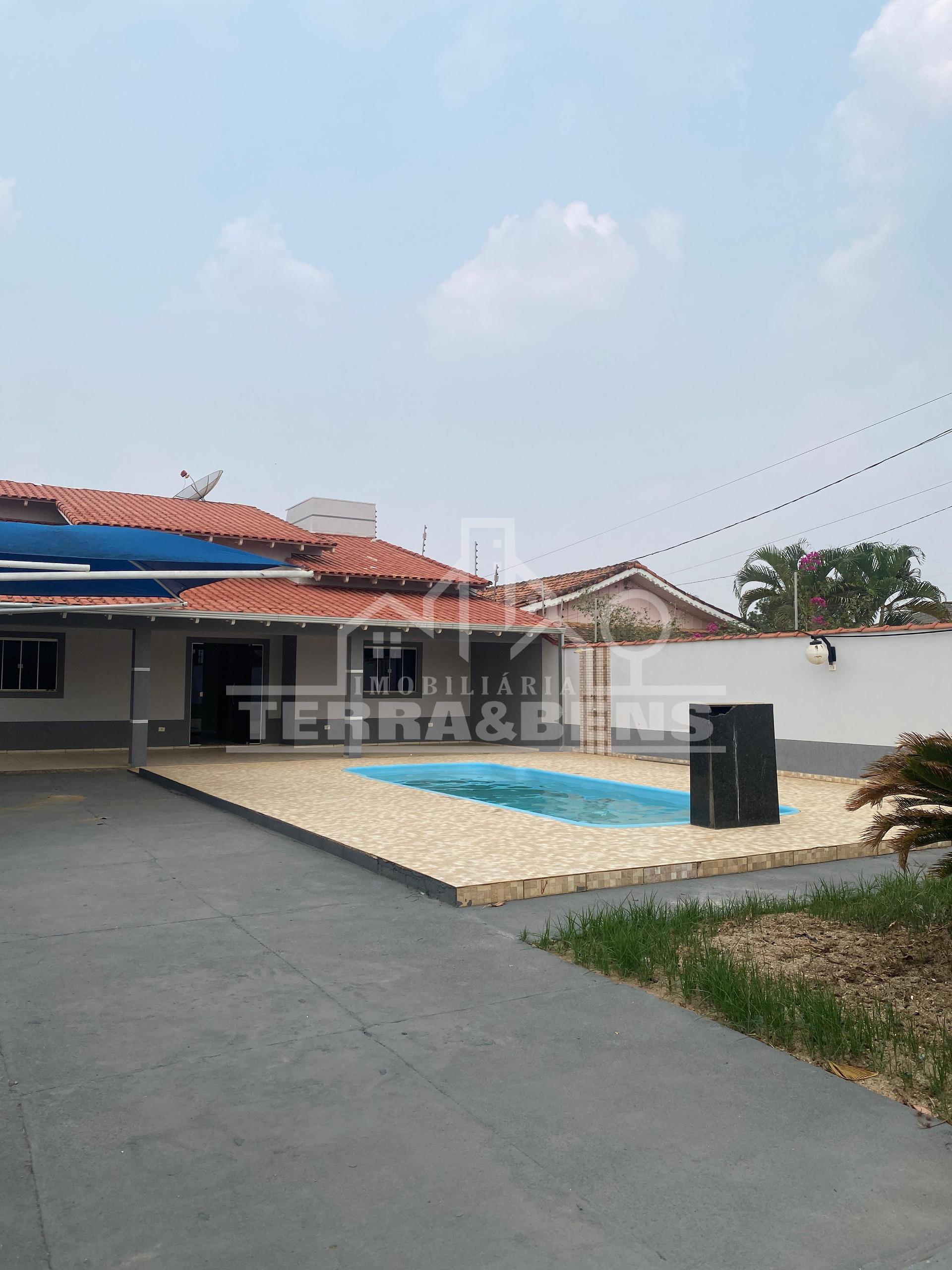 Casa grande com Piscina, 1 suite, 3 quartos, 1 banheiro social, cerca eletrica,