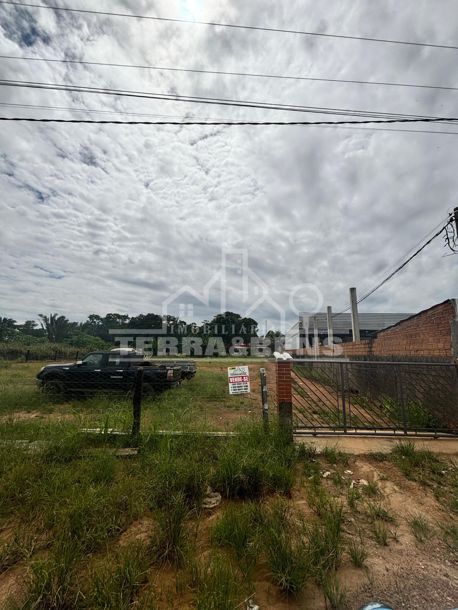 TERRENO COMERCIAL Á VENDA HABITO PARA ESCRITURAR MEDIDNO APROXIMADAMENTE 2.145 METROS QUADRADOS DE F