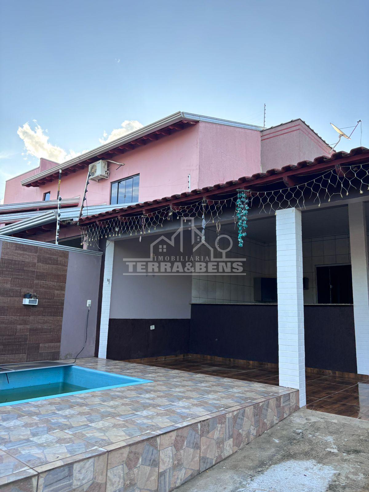 CASA Á VENDA BAIRRO CENTRO COM PISCINA PEQUENA , 2 QUARTOS SENDO 1SUITE, 3 BANHEIROS, LAVANDERIA NOS
