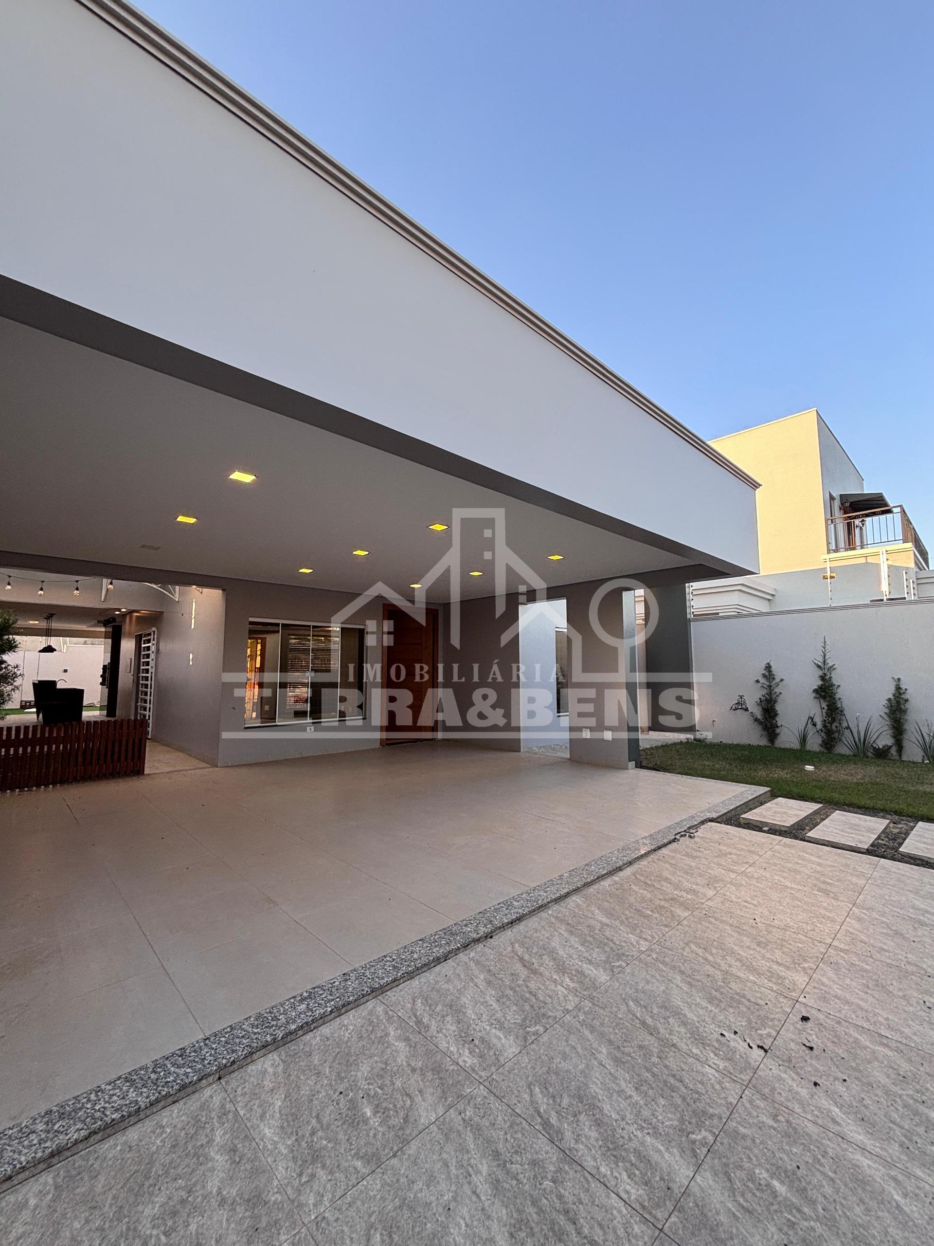CASA Á VENDA COM 3 QUARTOS SENDO UMA SUITE COM CLOSET, 1 BANHEIRO SOCIAL, COZINHA INTERNA E EXTERNA