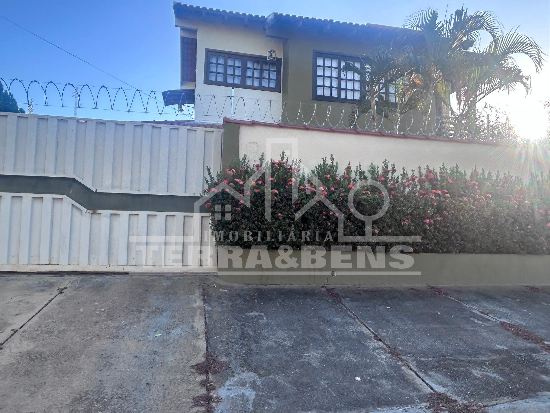 CASA A VENDA ESCRITURADA  NO CENTRO