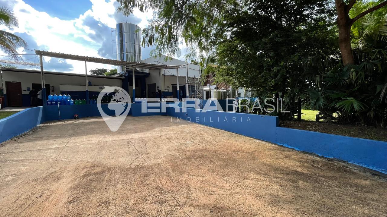 Fonte de Água Mineral em funcionamento no Centro do Estado de ...