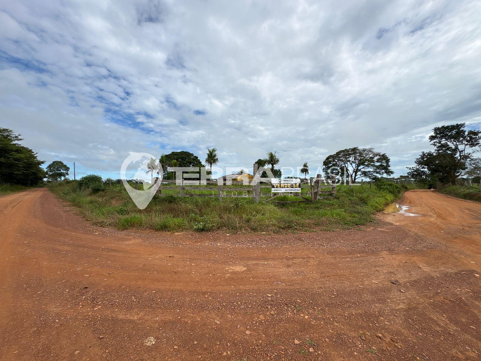 ?rea Rural de esquina ? 3,5KM da cidade de Ji-Paran?, com pote...