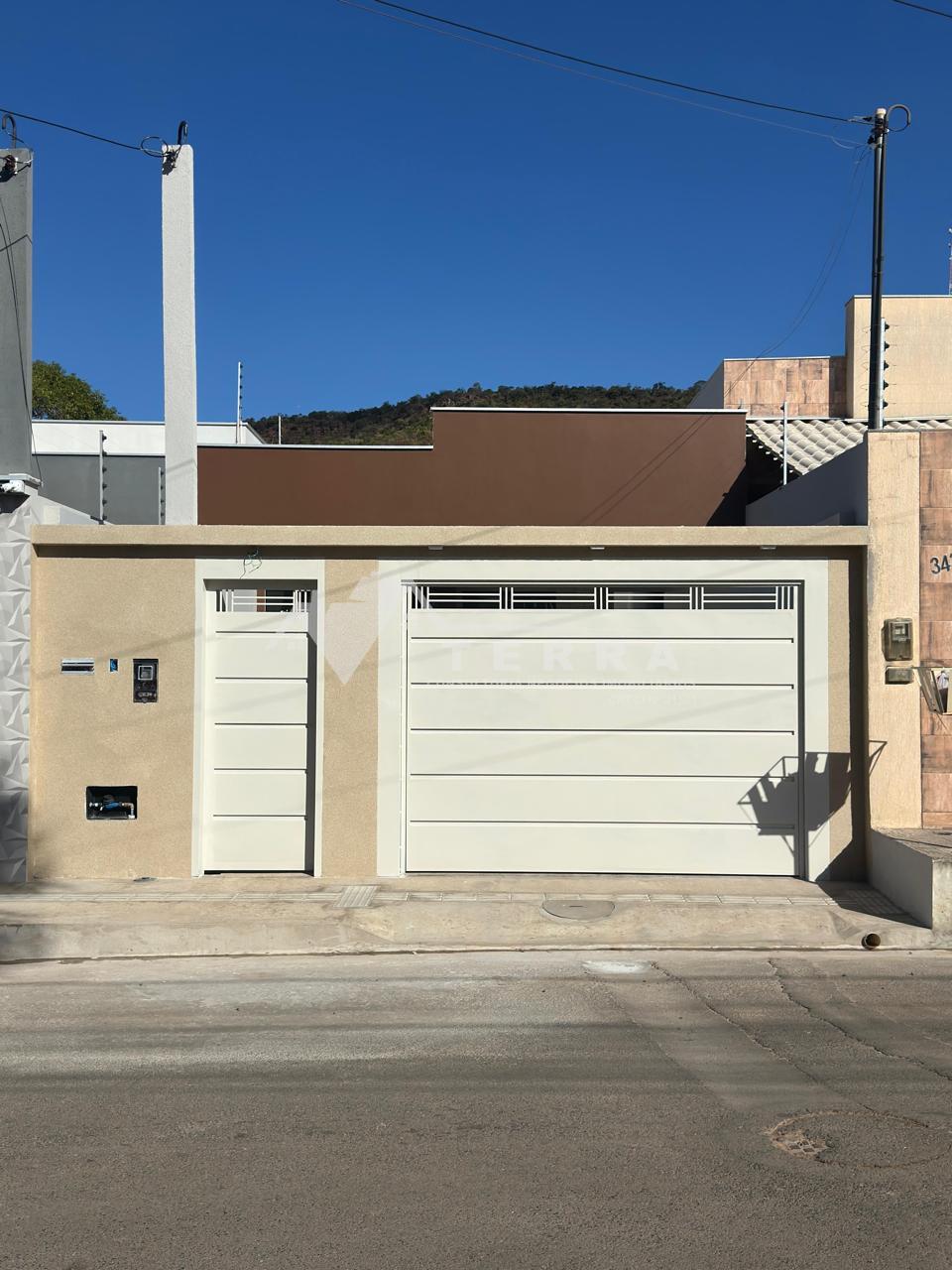 Alugo Casa no Bairro Bandeirantes