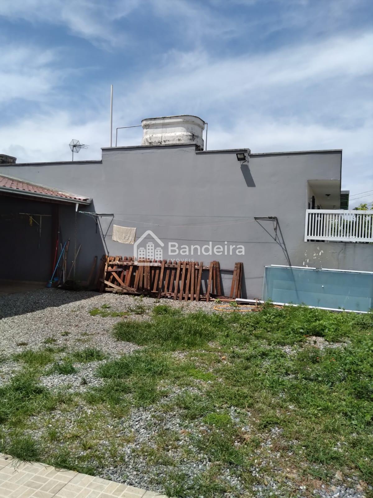 Casa com Terreno Grande menos de 5 minto centro bairro familia...