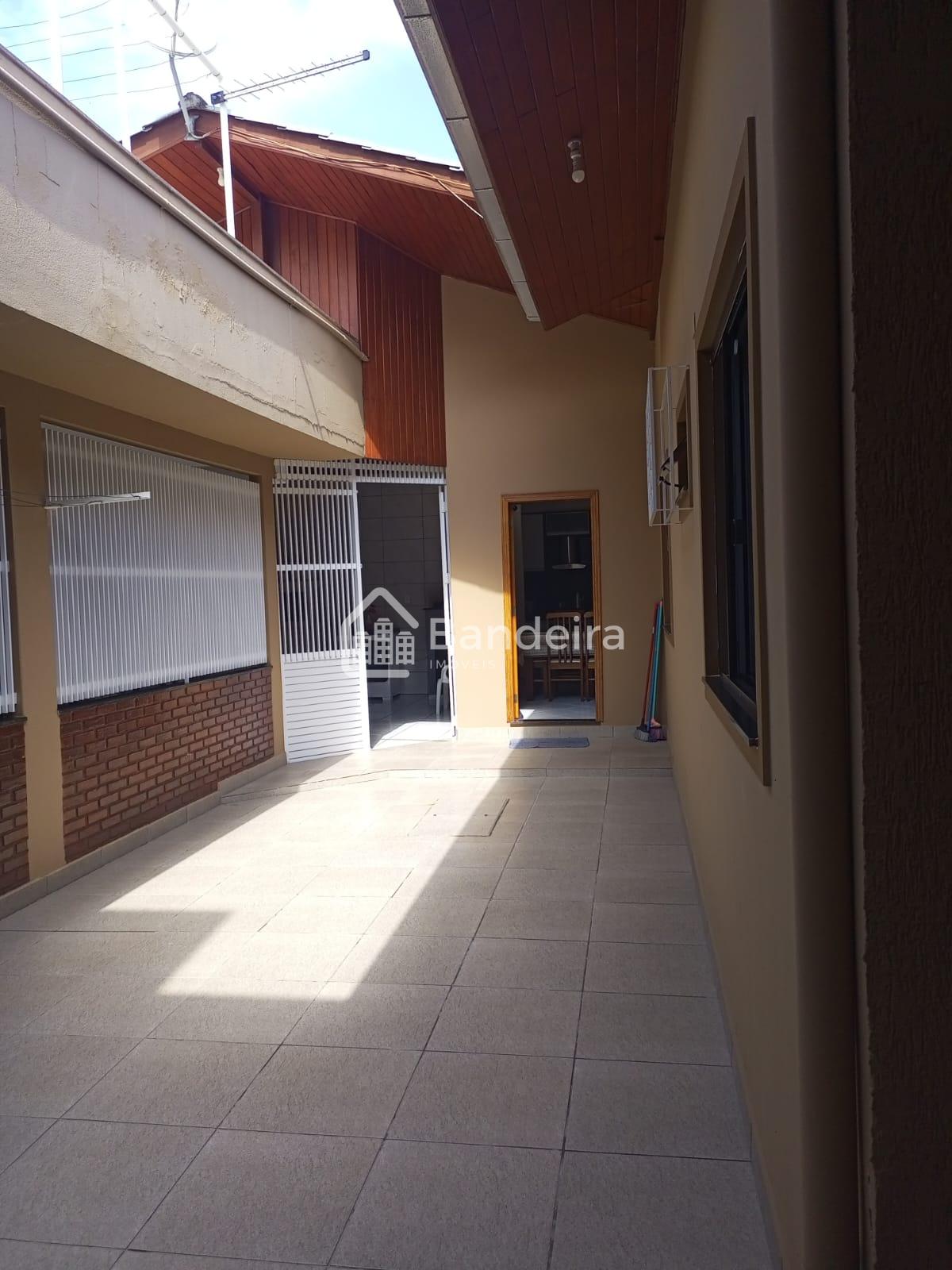 Casa auto padrão no Bairro Fazenda- Itajaí. Mobília moderna em...