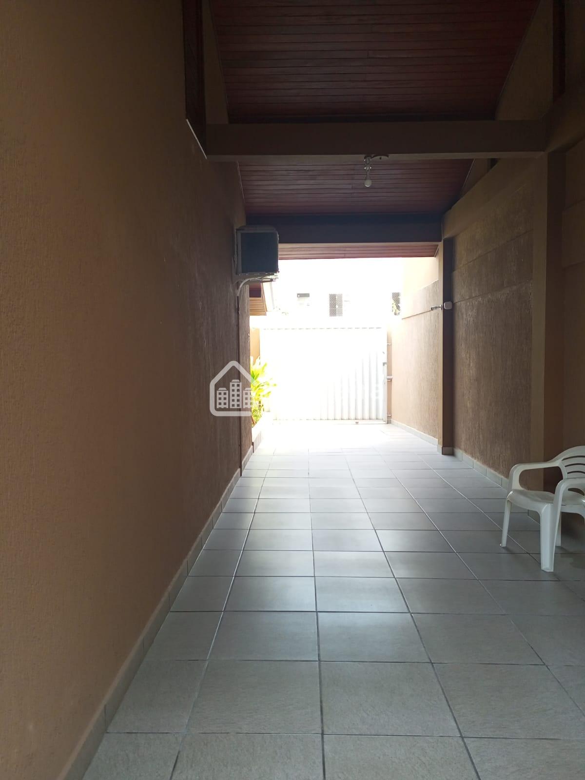 Casa auto padrão no Bairro Fazenda- Itajaí. Mobília moderna em...