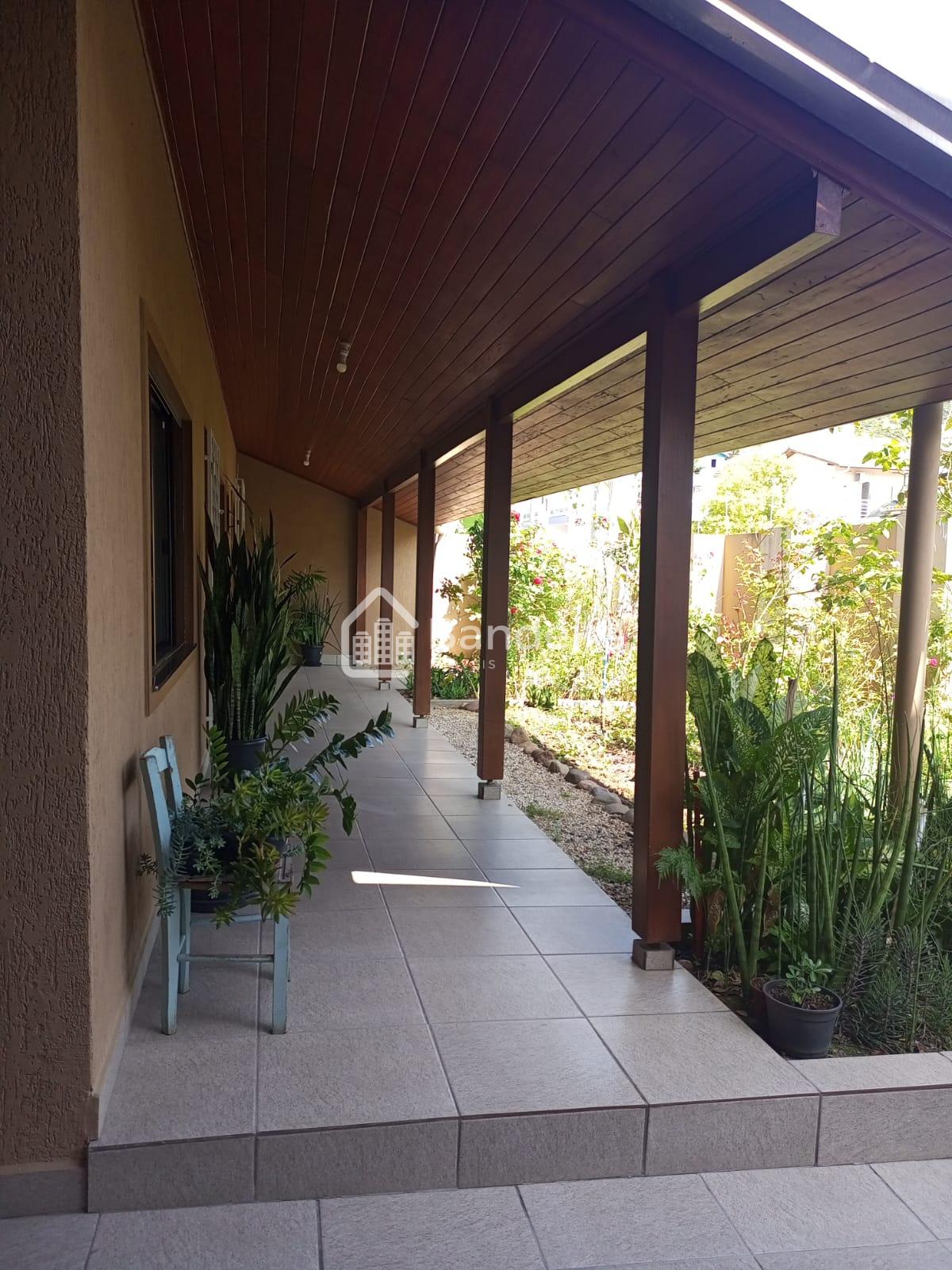 Casa auto padrão no Bairro Fazenda- Itajaí. Mobília moderna em...