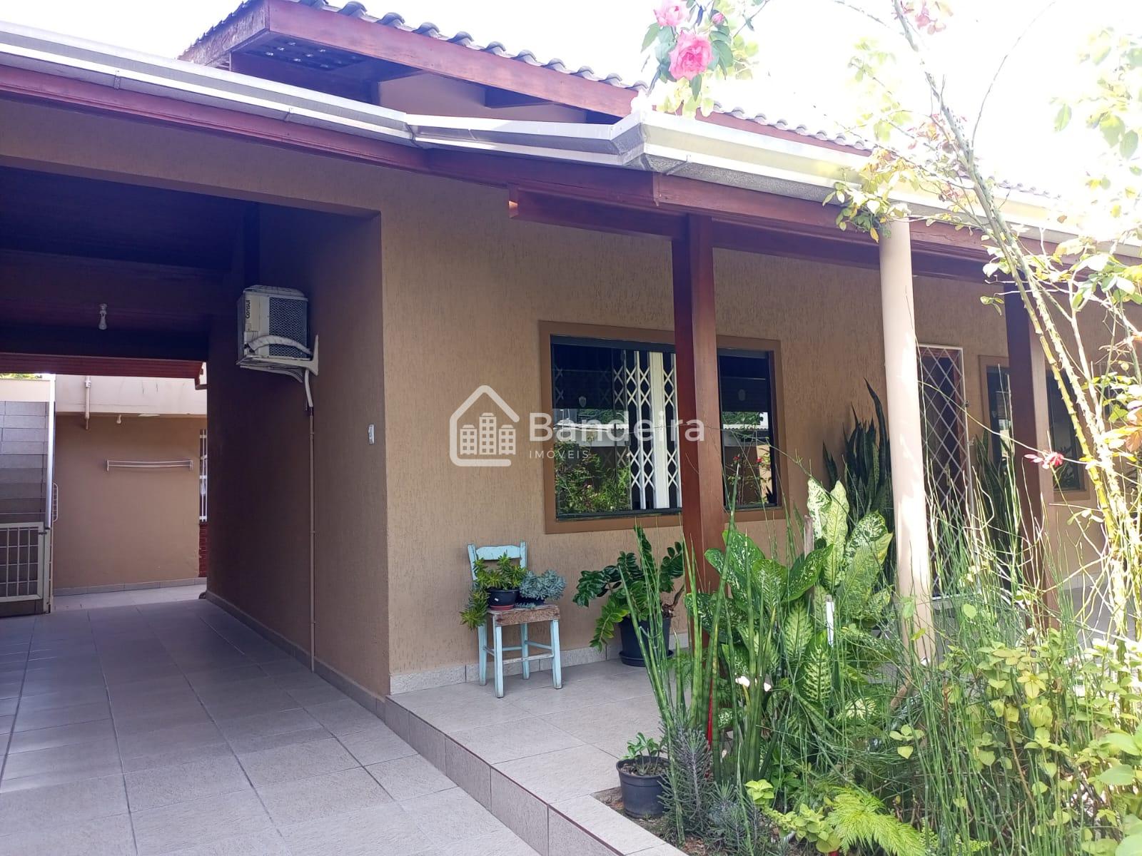 Casa auto padrão no Bairro Fazenda- Itajaí. Mobília moderna em...