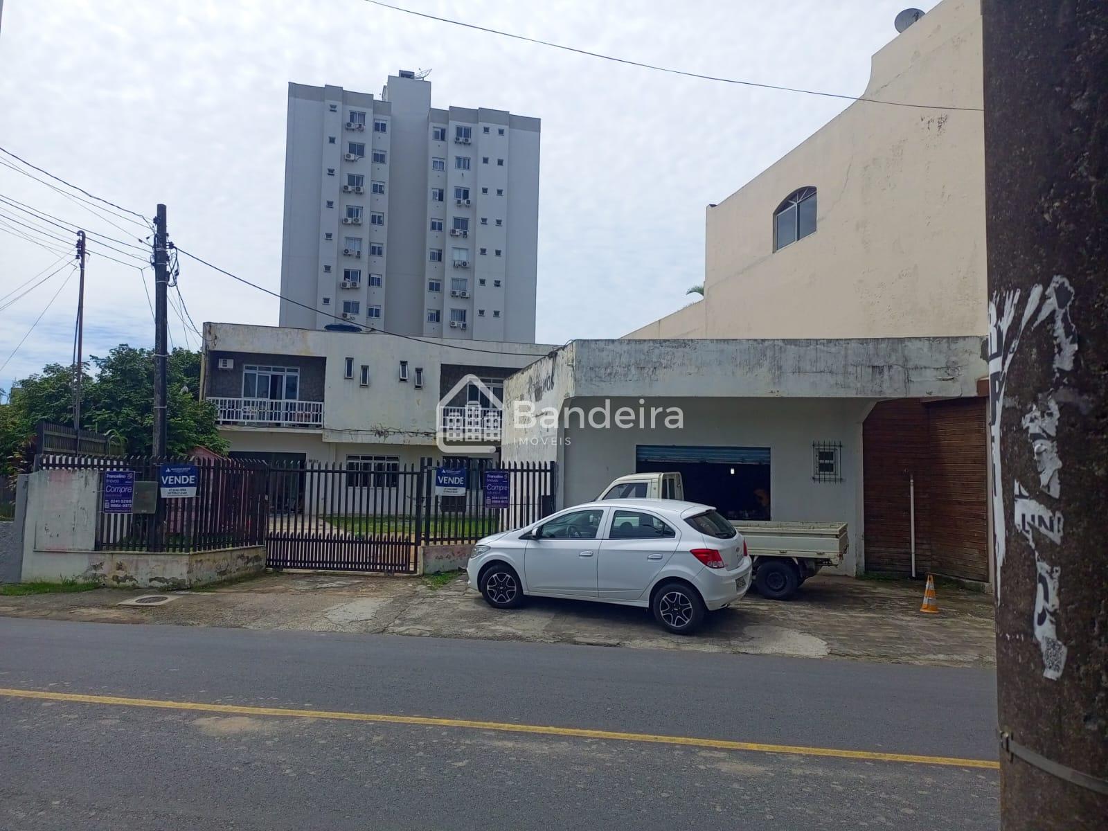 Casa Averbada com grande terreno medida de 15×40/600mts residê...