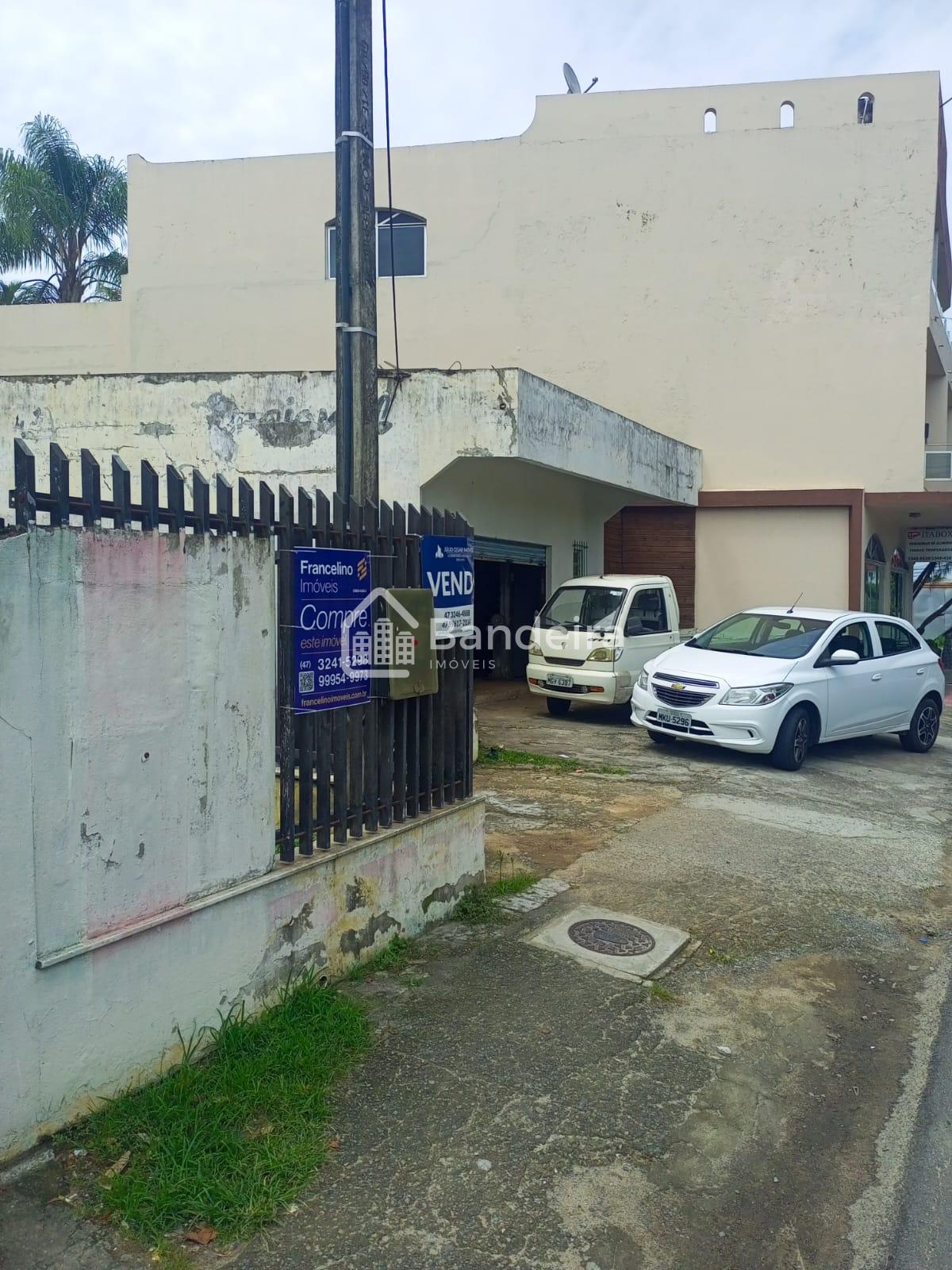 Casa Averbada com grande terreno medida de 15×40/600mts residê...