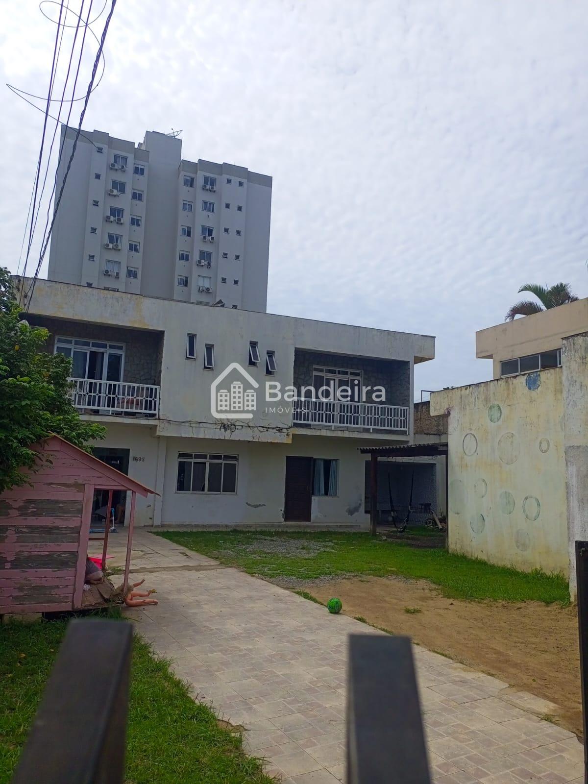 Casa Averbada com grande terreno medida de 15×40/600mts residê...