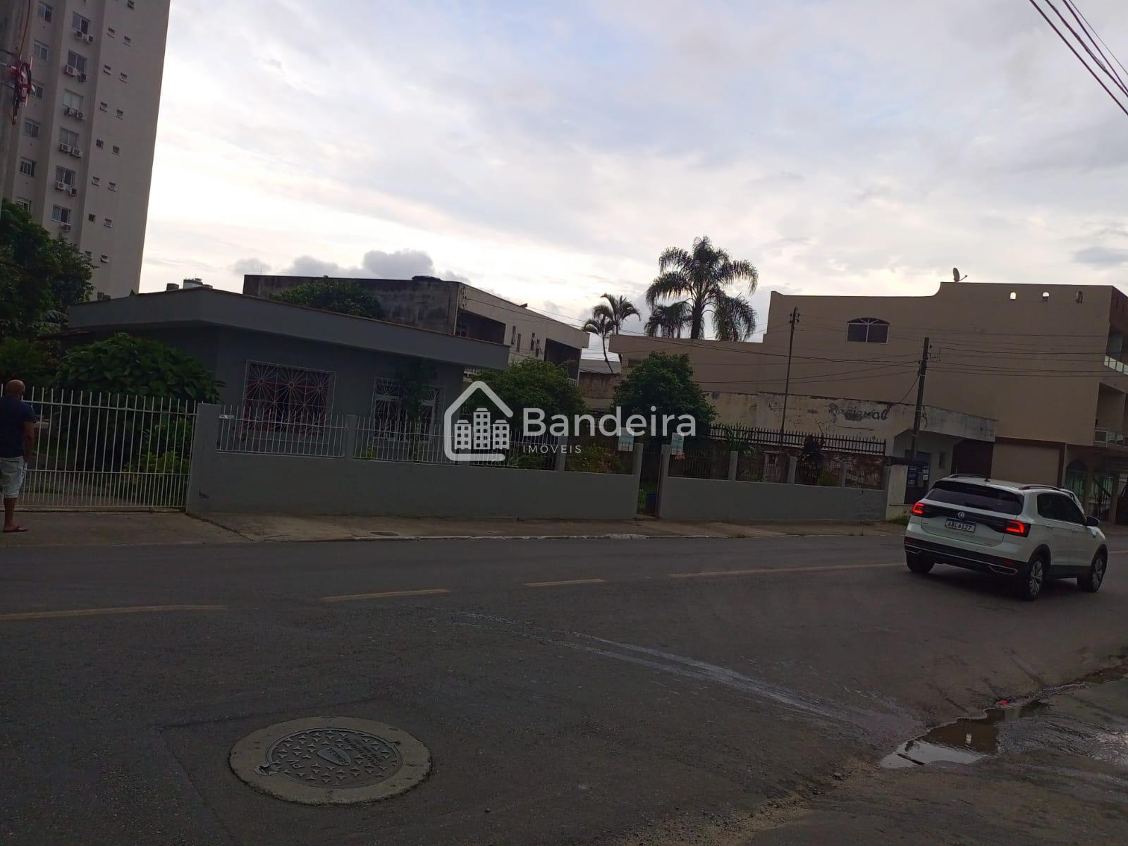 Casa com terreno em uma das principais avenidas Terreno com 73...