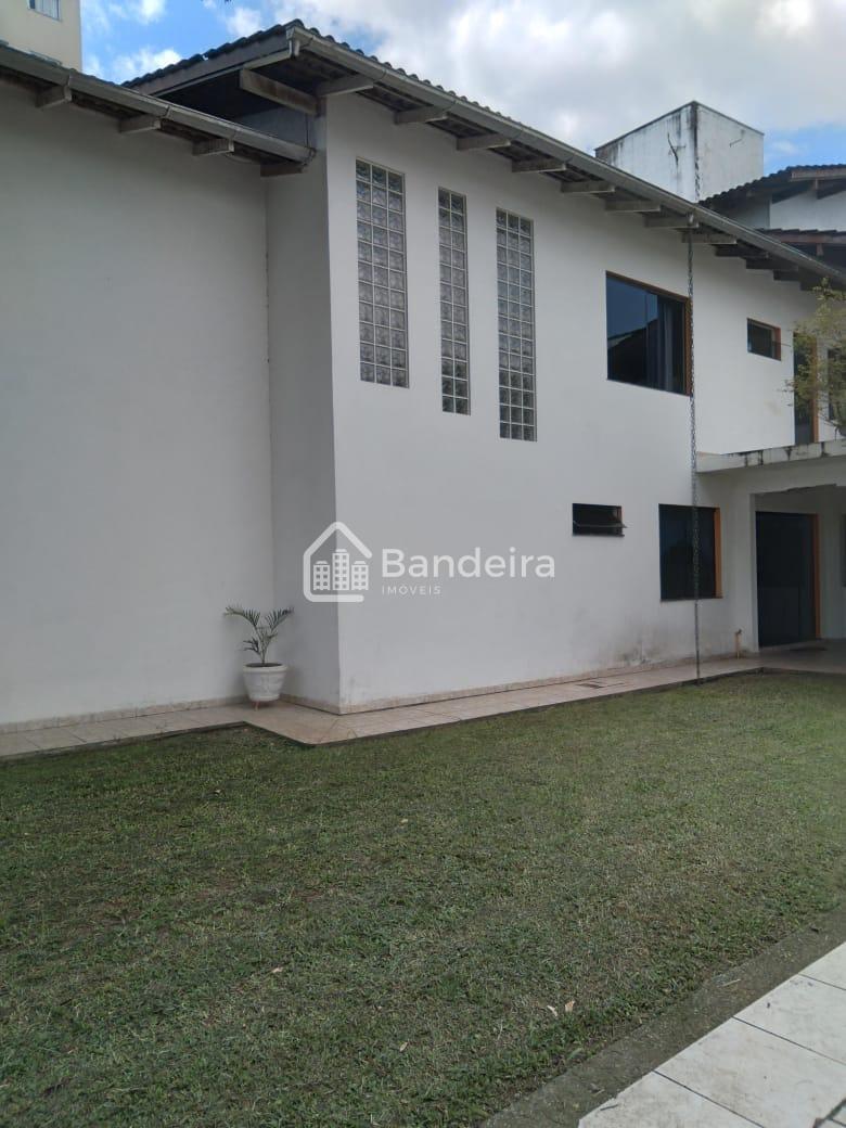 Área com mais de 775m  quadrados terreno de frente sendo 3 ter...
