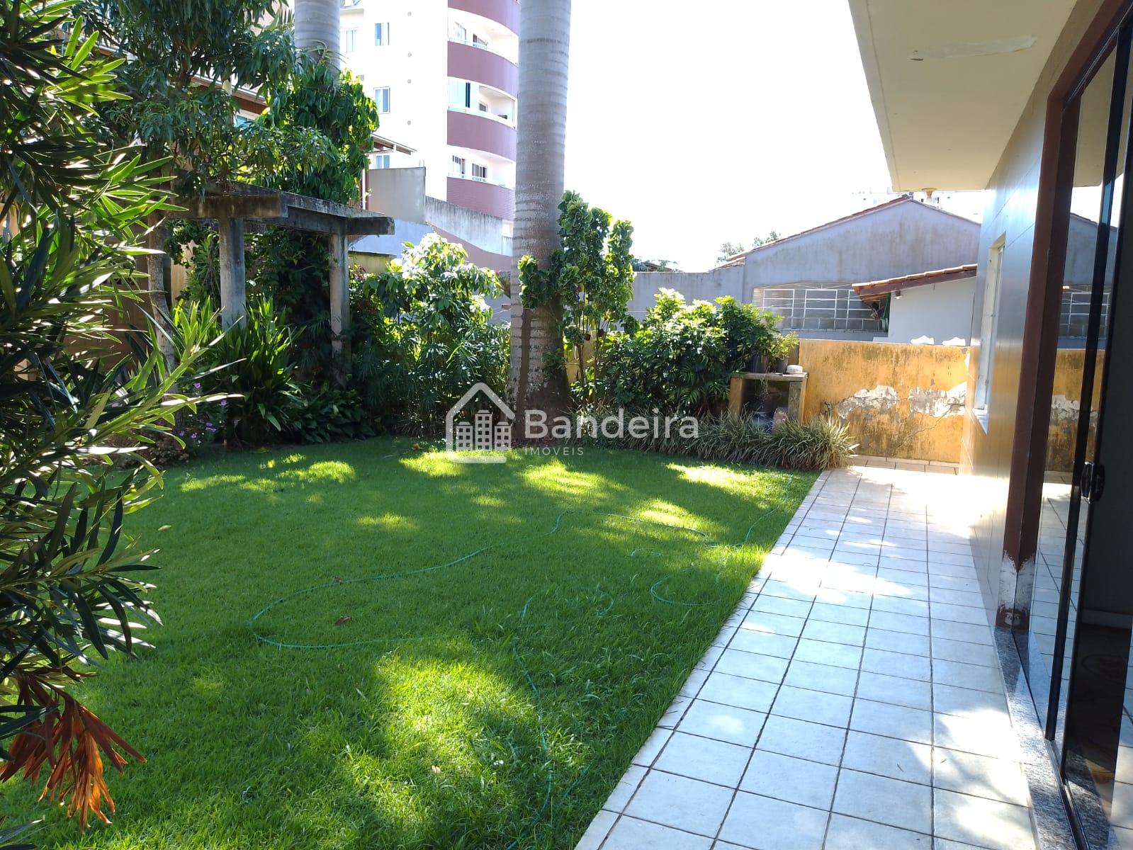 Casa na parte alta do Bairro Cordeiros AVERBADA área construíd...