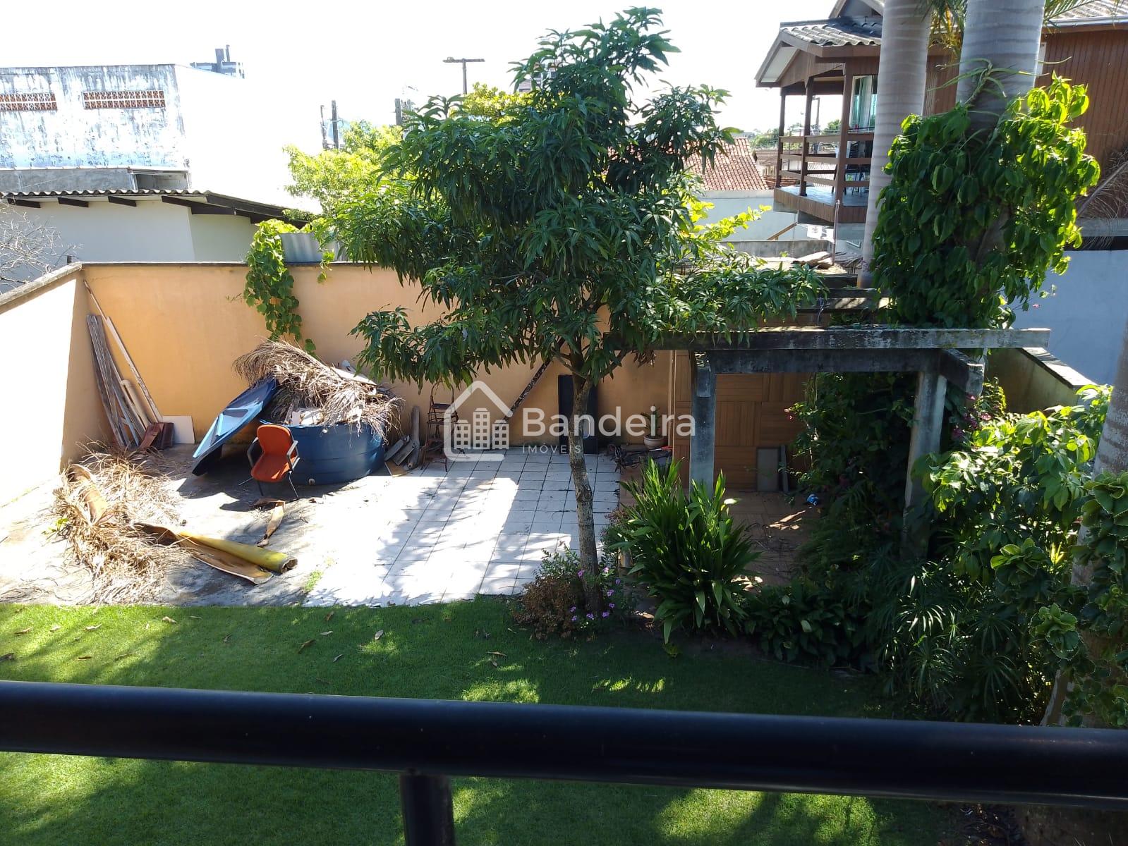 Casa na parte alta do Bairro Cordeiros AVERBADA área construíd...