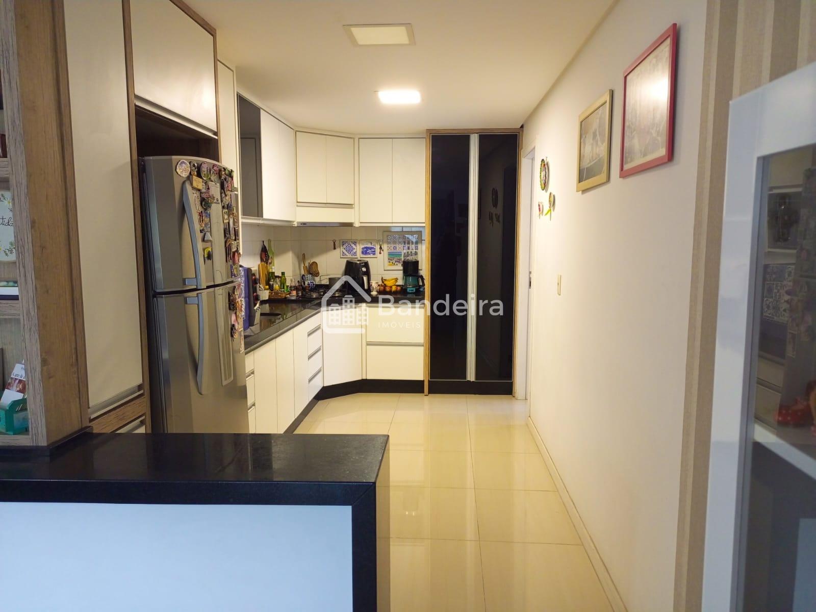 Amplo apartamento com 108,8m  privativos mais duas vagas de ga...