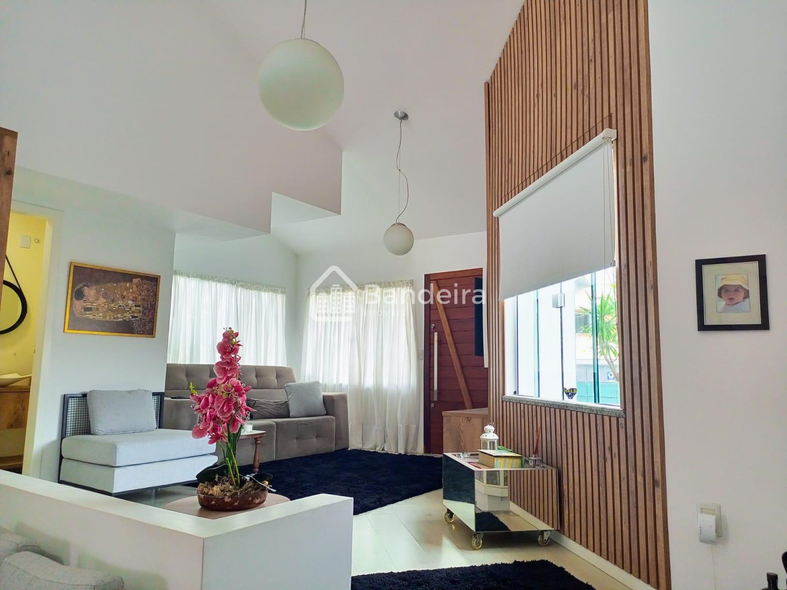 Casa de dois andares com pé direito alto MOBILIADA e decorada,...