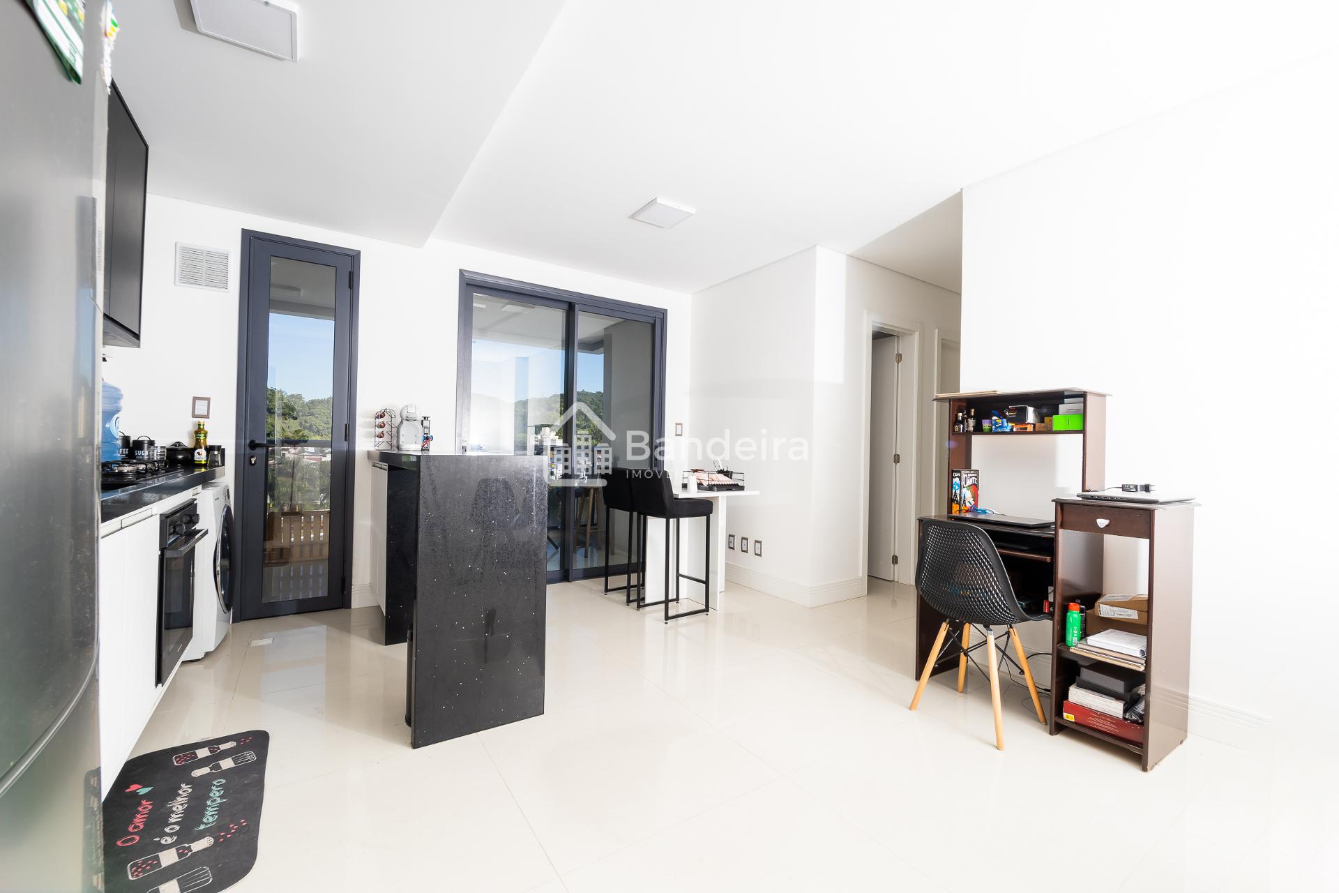 Apartamento de 3 Dormitórios sendo um com suíte sacada no Bair...