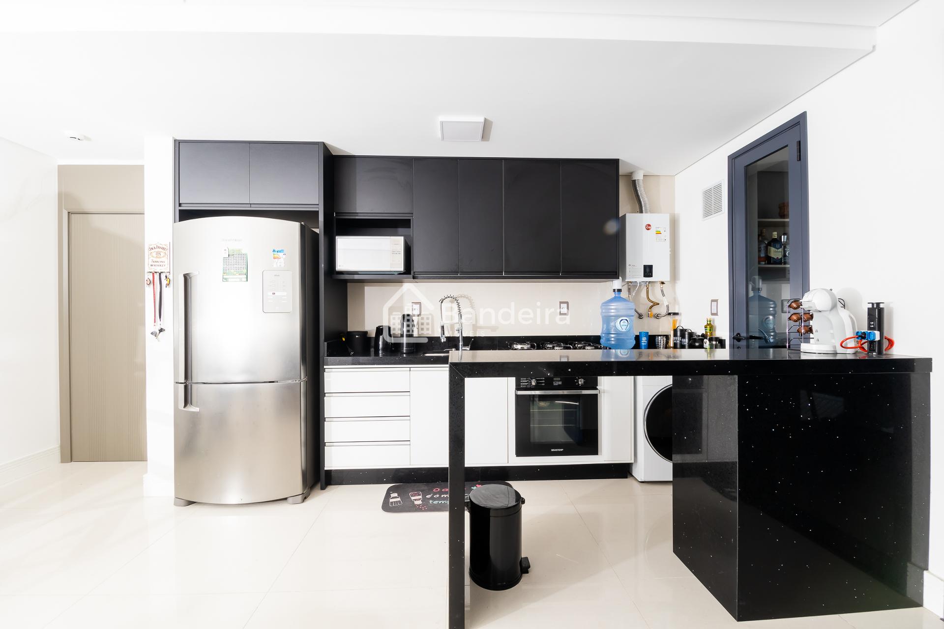 Apartamento de 3 Dormitórios sendo um com suíte sacada no Bair...