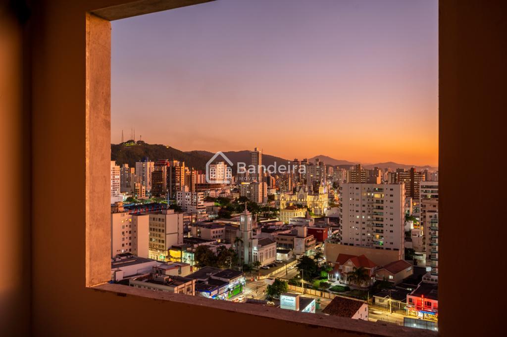 Apartamento novo no centro de Itajaí próximo ao Shopping 2 suí...