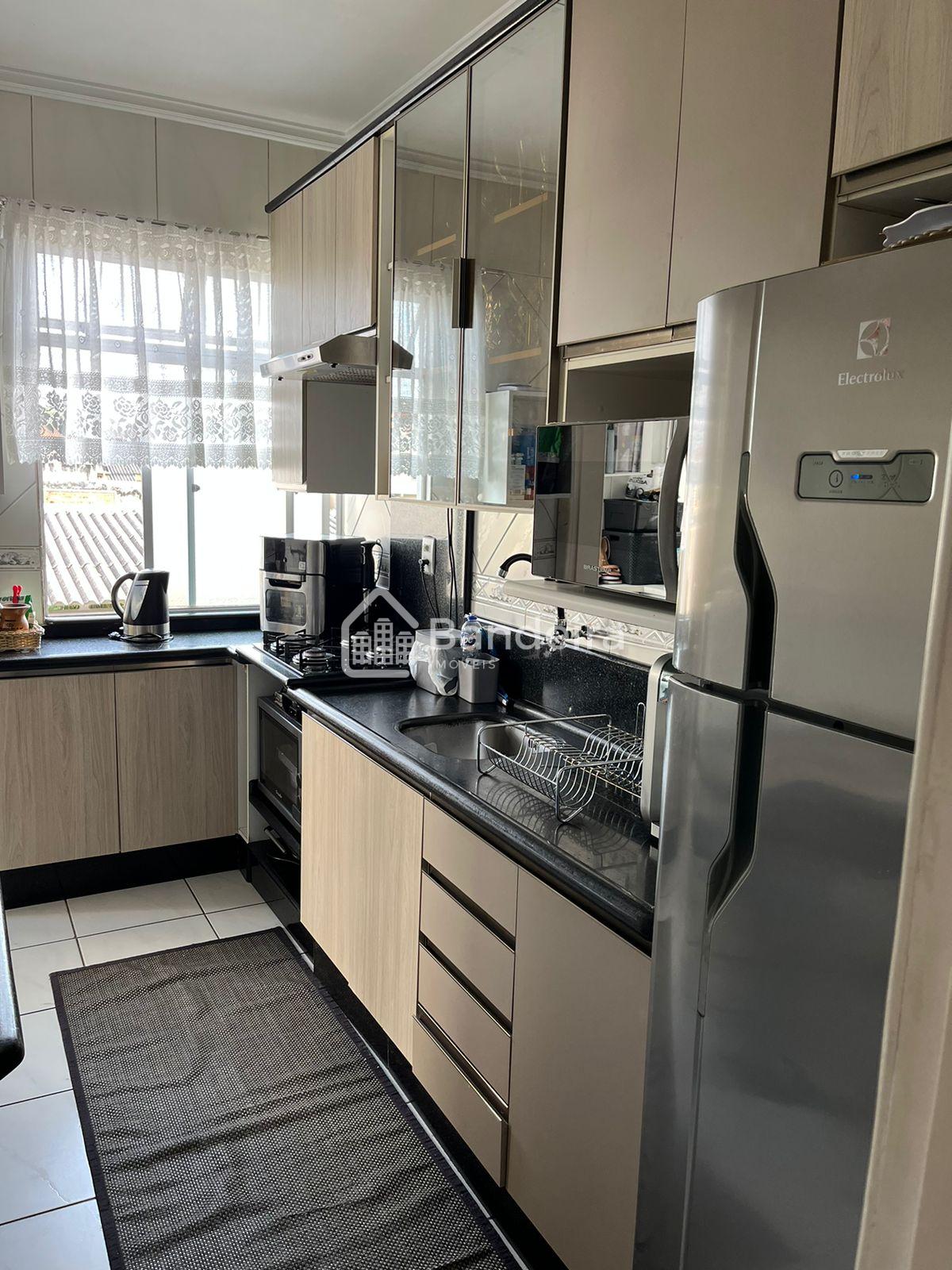 Apartamento amplo semimobiliado com 3 quartos no bairro São Vi...