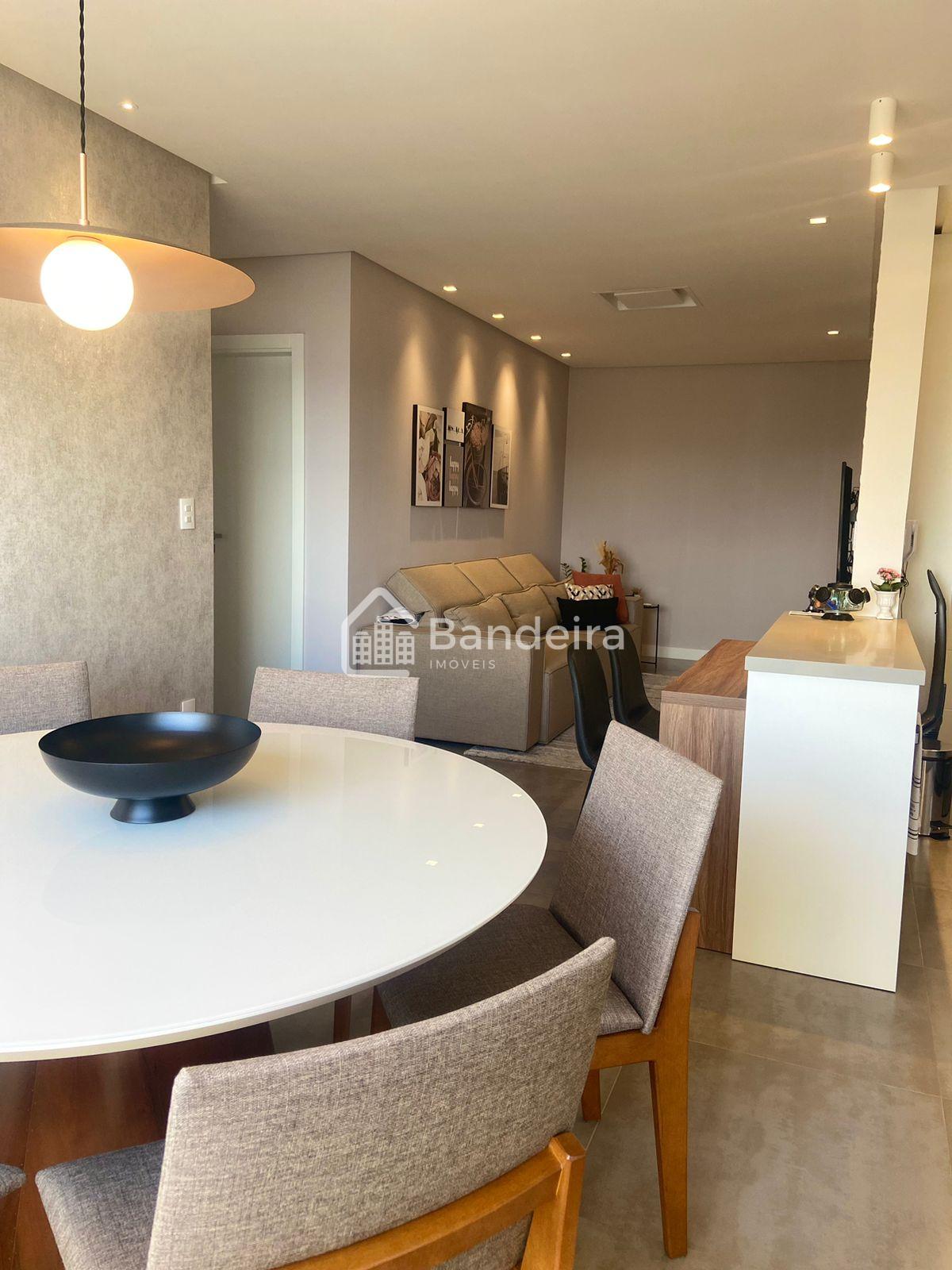 Apartamento Semimobiliado com móveis sob medida contendo 2 suí...