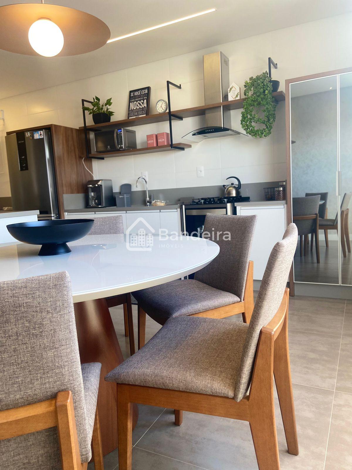 Apartamento Semimobiliado com móveis sob medida contendo 2 suí...