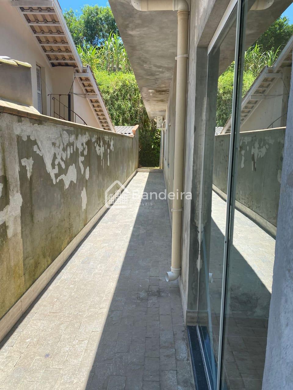 Casa ampla em localização privilegiada no bairro Fazenda de It...