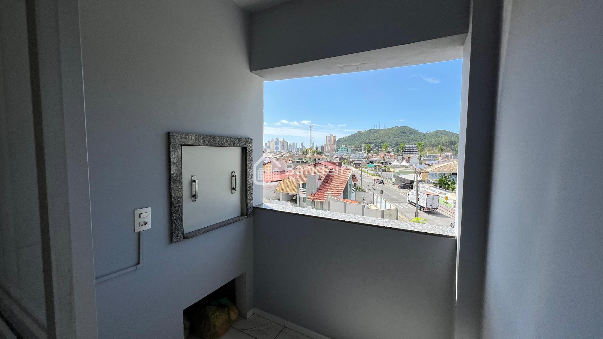 Apartamento com uma suíte com sacada mais dois quartos  Dom Bo...