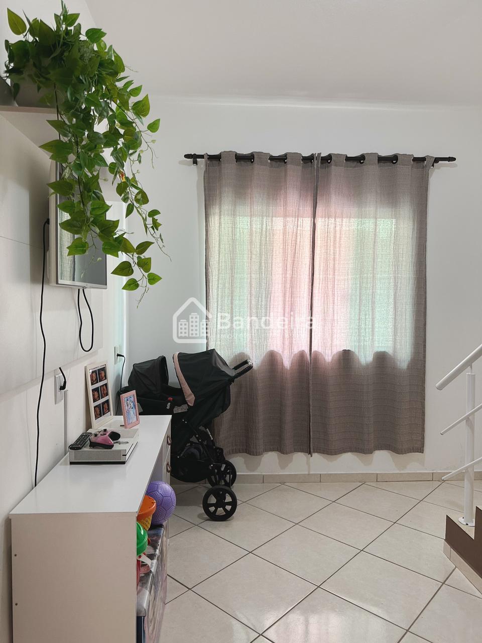 Sobrado amplo com dois pavimentos no bairro São Vicente em Ita...