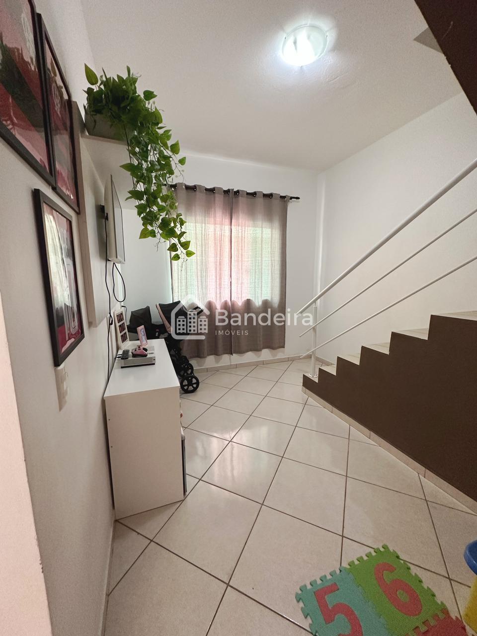 Sobrado amplo com dois pavimentos no bairro São Vicente em Ita...