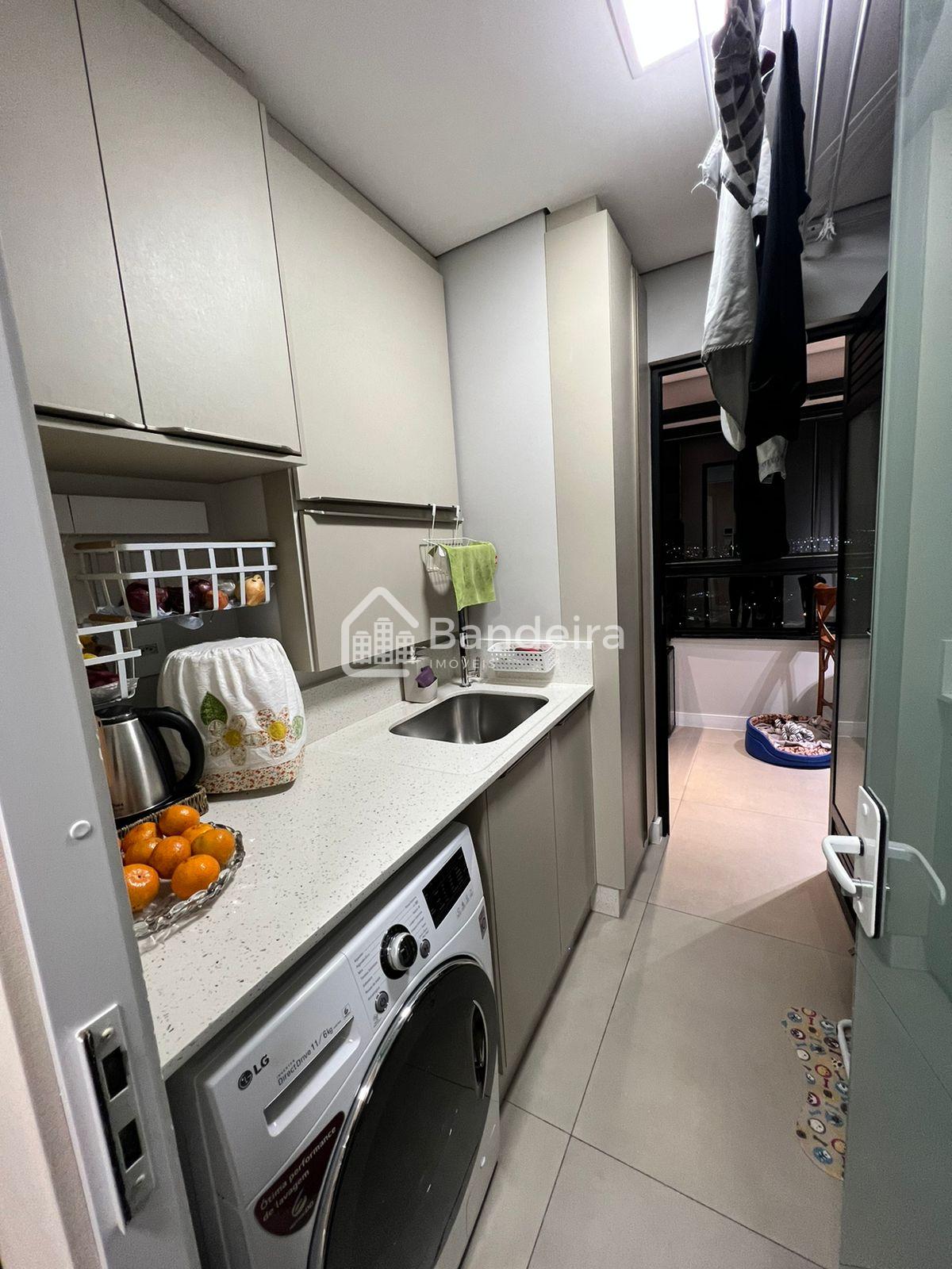 Apartamento amplo mobiliado e decorado no bairro São Judas, su...