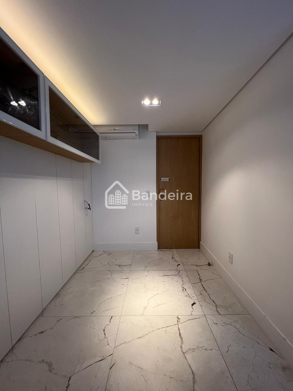 Apartamento de alto padrão semi mobiliado no centro de Itajaí,...