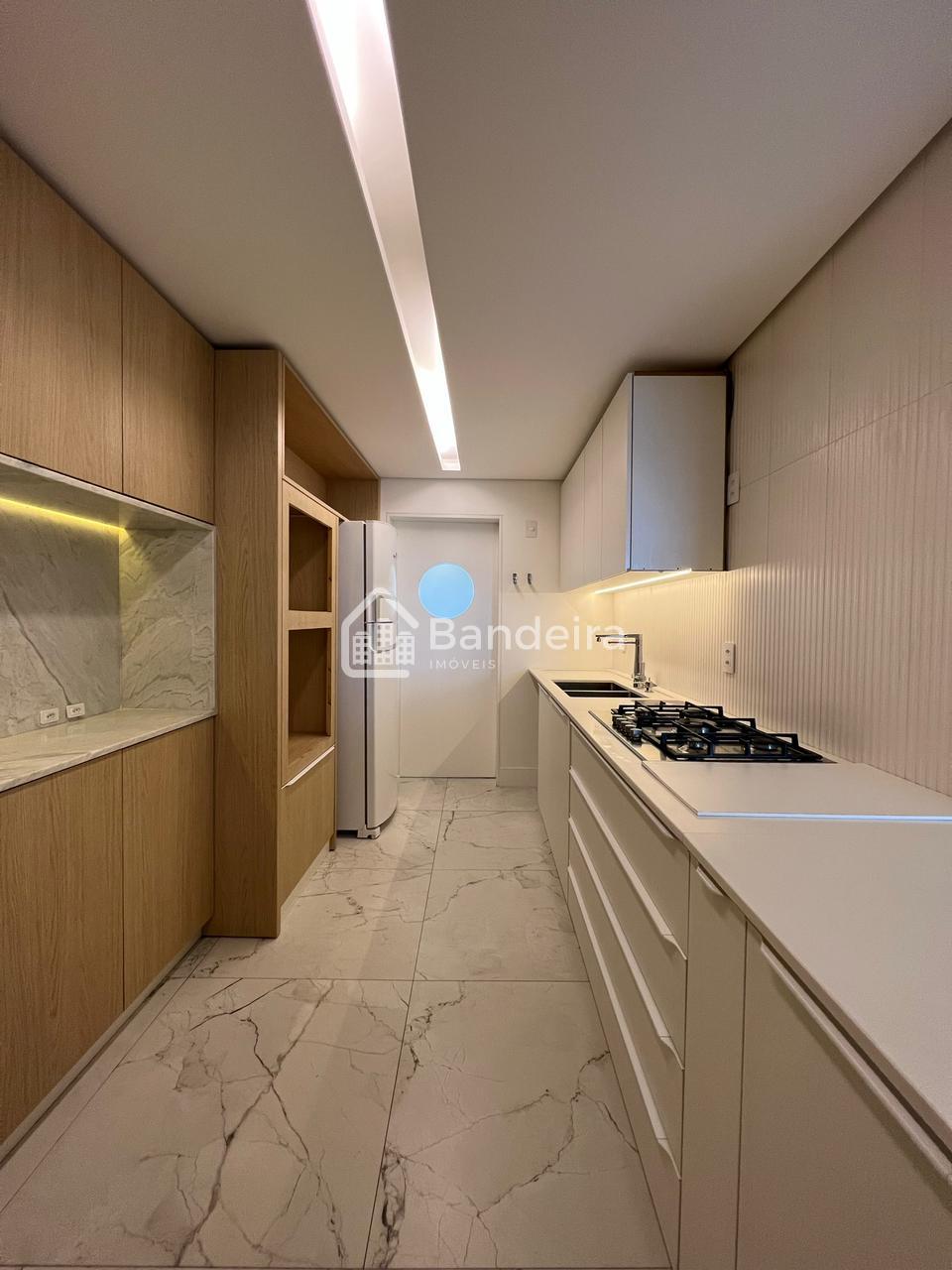 Apartamento de alto padrão semi mobiliado no centro de Itajaí,...
