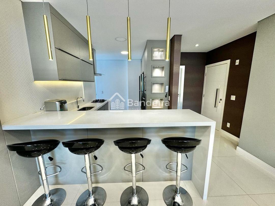 Apartamento amplo com 3 suítes semi mobiliado na Praia Brava c...