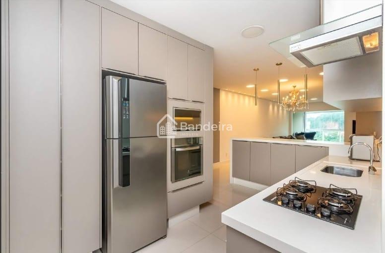 Apartamento amplo com 3 suítes semi mobiliado na Praia Brava c...
